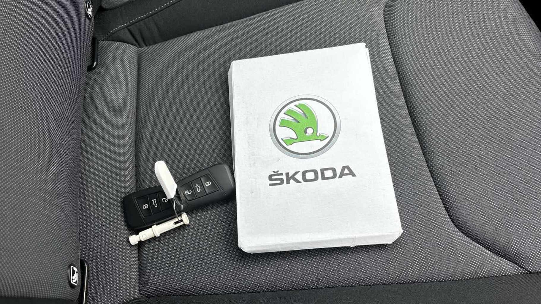 SKODA Fabia 1.0 TSI (110ps) Colour Edition Hatchback